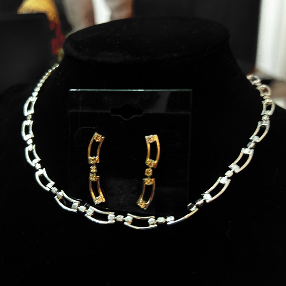 2 PIECE SILVER CHAIN LINKED NECKLACE W  MATCHING EARRINGS- RHINESTONE ACCENTS - Picture 1 of 8
